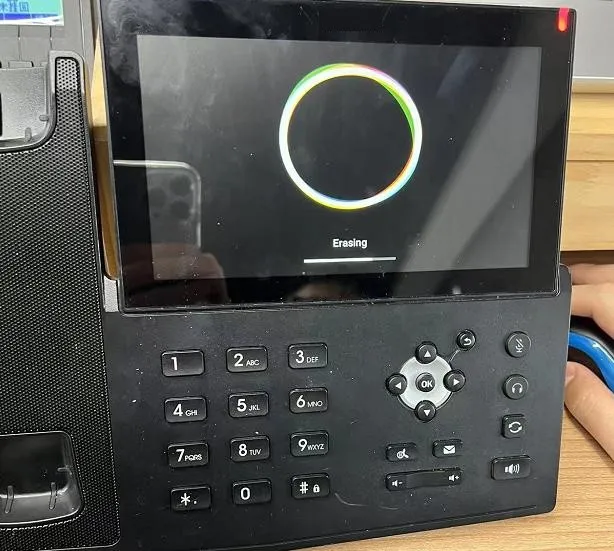 Android機 初期化実行中